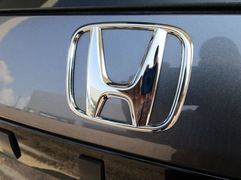 Used 2025 Honda Pilot EX-L image 12
