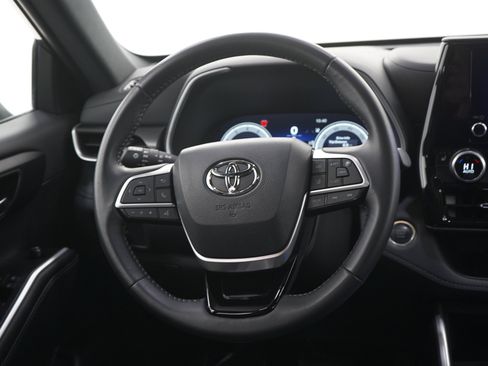 Used 2025 Toyota Highlander XSE AWD/4WD image 19