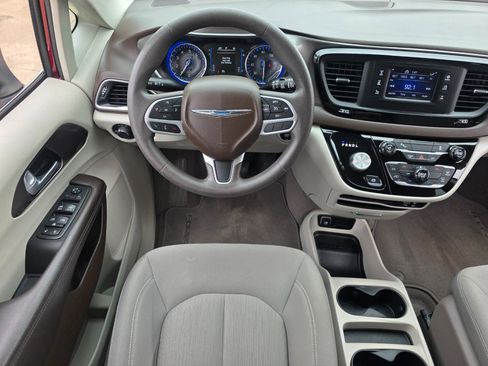 Used 2017 Chrysler Pacifica LX w/ Tire & Wheel Group image 10