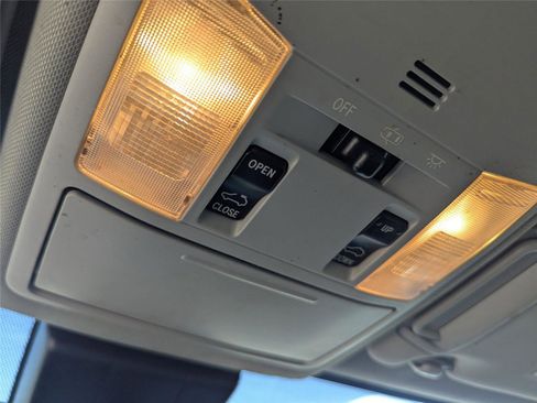 Used 2017 Toyota RAV4 Limited image 24