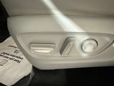 Used 2021 Toyota Highlander XLE FWD image 21