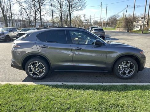 New 2026 Alfa Romeo Stelvio Sprint w/ Convenience Package AWD/4WD image 9
