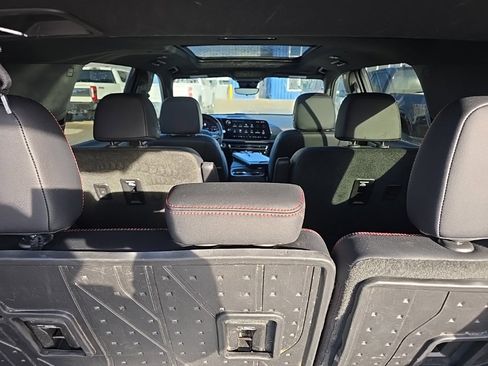 Used 2025 Chevrolet Traverse RS image 8