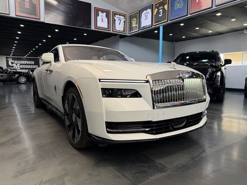 Used 2025 Rolls-Royce Spectre w/ Spectre Launch Package AWD/4WD image 3