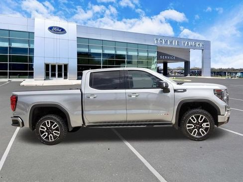 Used 2024 GMC Sierra 1500 AT4 w/ Technology Package AWD/4WD image 5