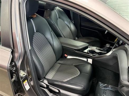 Used 2019 Toyota Camry SE w/ Carpet Mat Package FWD image 23
