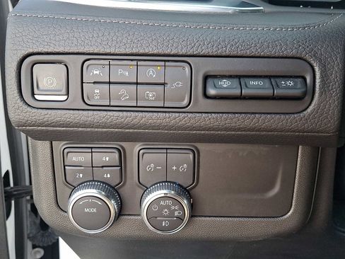 Used 2022 GMC Yukon Denali image 25