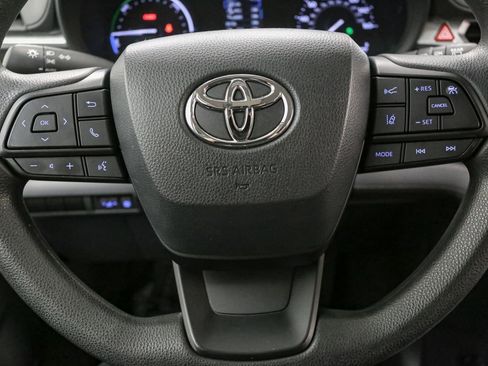 Certified 2023 Toyota Sienna LE image 30