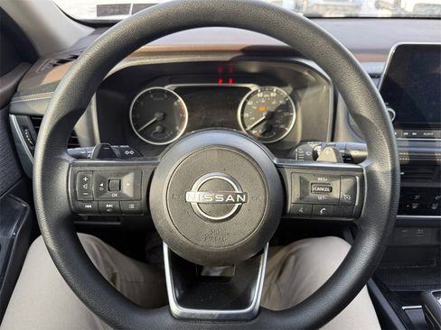 Used 2023 Nissan Rogue S image 15