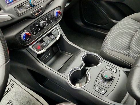 Used 2024 GMC Terrain SLE w/ Driver Convenience Package AWD/4WD image 15