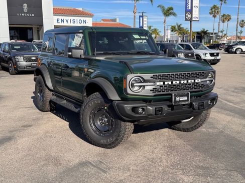 New 2025 Ford Bronco Badlands image 2
