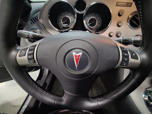 Used 2008 Pontiac Solstice GXP w/ Premium Package image 25