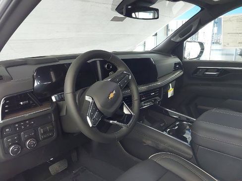 New 2026 Chevrolet Suburban Premier AWD/4WD image 2