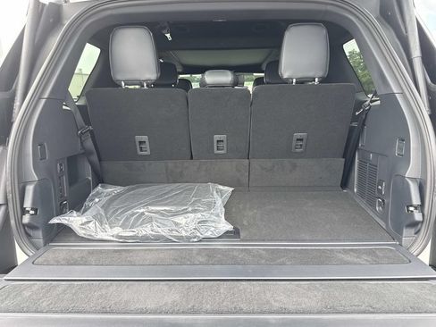 New 2026 Lincoln Navigator Reserve w/ Jet Appearance Package AWD/4WD image 11