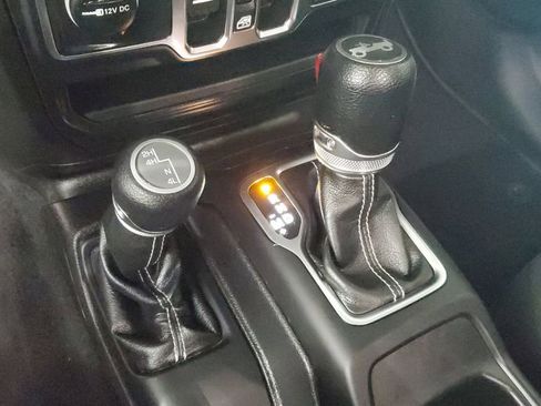 Used 2018 Jeep Wrangler Unlimited Sahara image 26