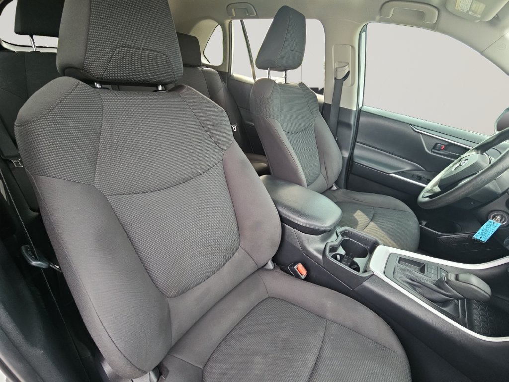 Used 2021 Toyota RAV4 LE FWD image 16