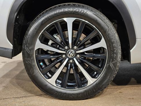 Used 2021 Toyota Highlander XSE FWD image 17