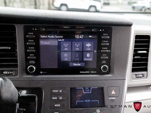 Used 2018 Toyota Sienna LE image 27