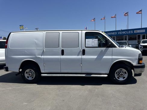 Used 2021 GMC Savana 2500 w/ Driver Convenience Package RWD image 4