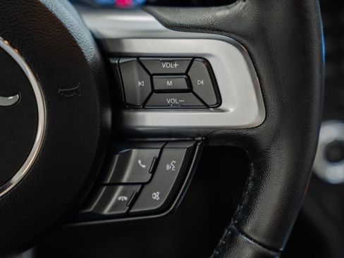 Used 2017 Ford Mustang Coupe image 32