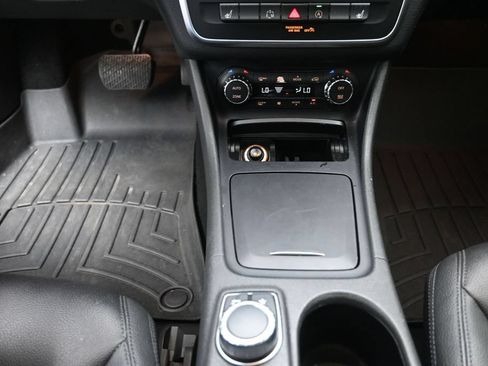 Used 2015 Mercedes-Benz CLA 250 image 13