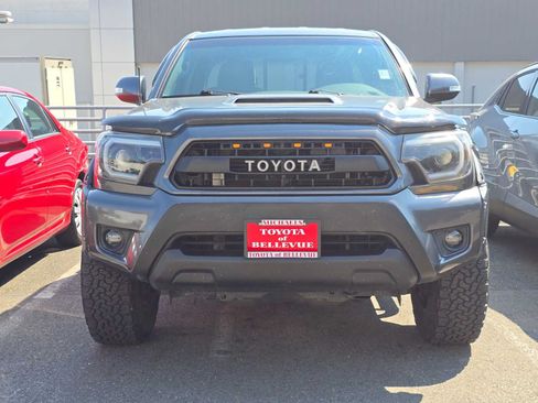 Used 2013 Toyota Tacoma 4x4 Access Cab V6 w/ TRD Sport Pkg image 2