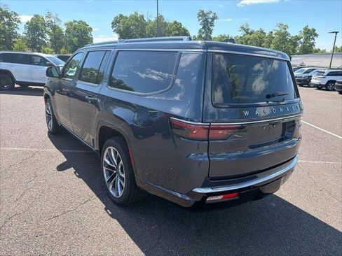 Certified 2024 Jeep Wagoneer L Series III w/ Premium Group I AWD/4WD image 4