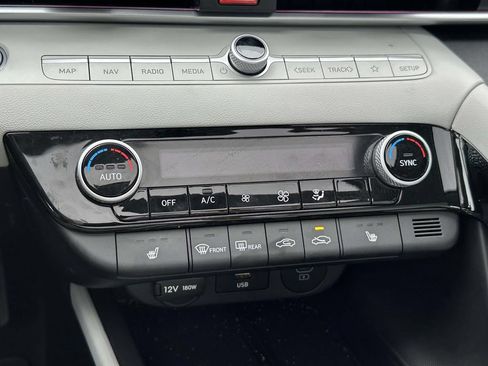 Used 2025 Hyundai Elantra Limited FWD image 37