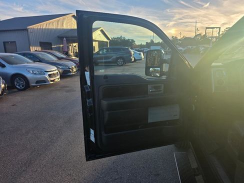 Used 2014 Ford F150 Platinum w/ Max Trailer Tow Package image 6