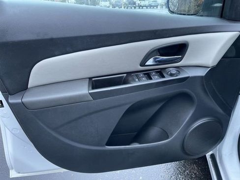 Used 2014 Chevrolet Cruze LS image 18