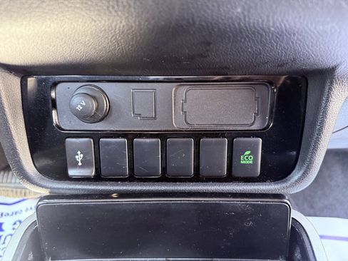 Used 2020 Mitsubishi Outlander ES FWD image 11