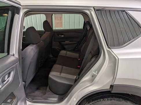 Used 2025 Nissan Rogue SV image 9