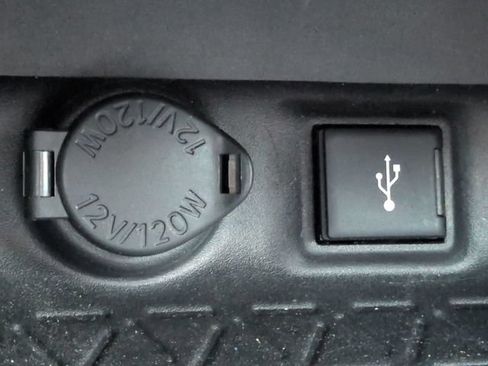 Used 2020 Toyota RAV4 XLE AWD/4WD image 21