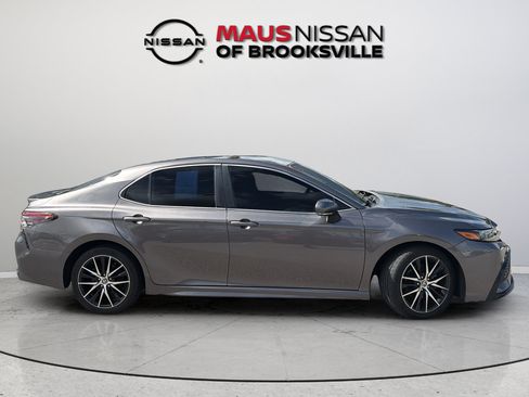 Used 2022 Toyota Camry SE w/ Convenience Package FWD image 8