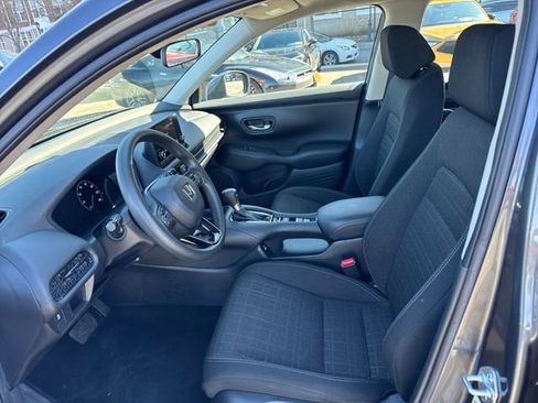 Used 2023 Honda HR-V LX image 3
