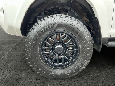 Used 2018 Toyota 4Runner TRD Off-Road AWD/4WD image 14