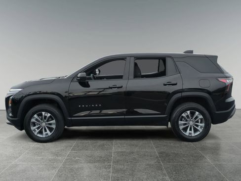 Used 2025 Chevrolet Equinox LT image 2