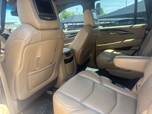 Used 2019 Cadillac Escalade Platinum AWD/4WD image 6