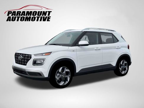 Used 2026 Hyundai Venue SEL FWD image 2