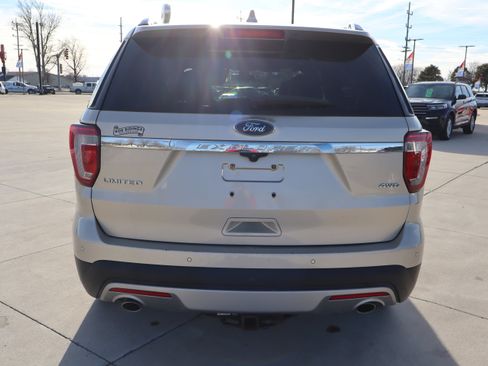 Used 2017 Ford Explorer Limited w/ Equipment Group 301A image 7