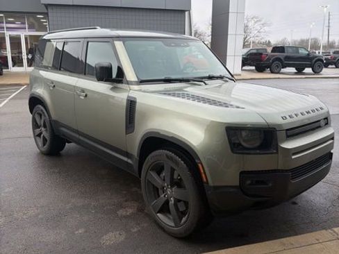 Used 2025 Land Rover Defender 110 X-Dynamic SE image 1