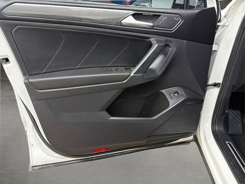 Used 2018 Volkswagen Tiguan SEL Premium FWD image 44