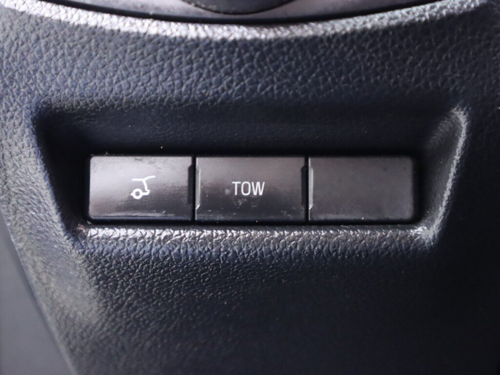 Used 2018 Ford Explorer XLT w/ Equipment Group 202A AWD/4WD image 11