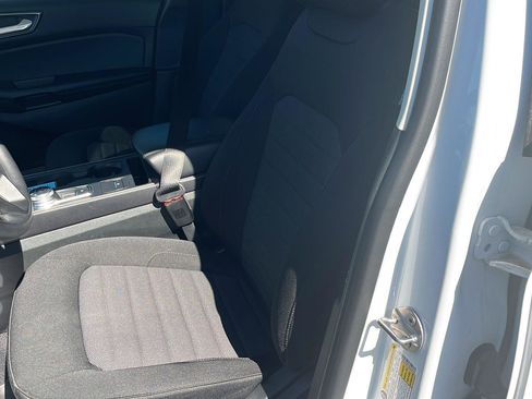 Used 2024 Ford Edge SE w/ Black Appearance Package AWD/4WD image 18