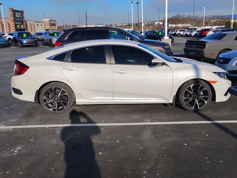 Used 2020 Honda Civic Sport image 2