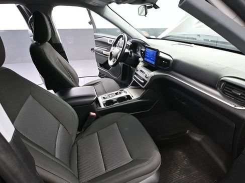 Used 2023 Ford Explorer XLT AWD/4WD image 49