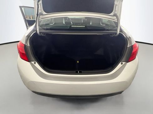 Used 2017 Toyota Corolla SE FWD image 29