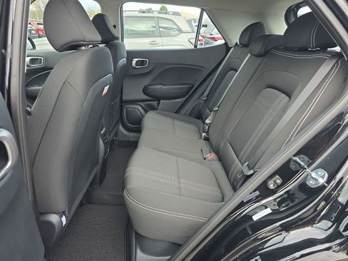 Used 2025 Hyundai Venue SEL FWD image 13