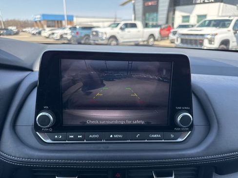 Used 2025 Nissan Rogue SV image 20