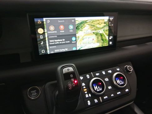 Used 2023 Land Rover Defender 90 SE image 22